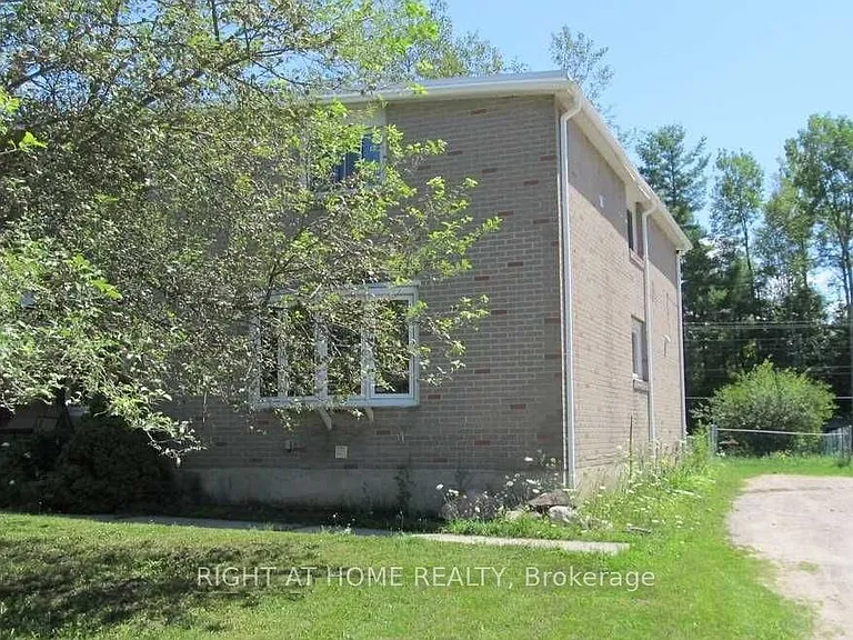230 Cindy Ln — Photo 3