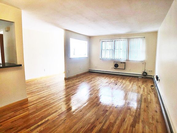 2nd image of 219 Bay 31st St #2D