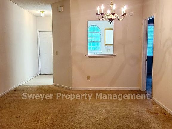 3rd image of 721C Bragg Dr