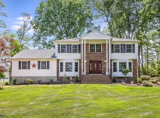 18 Alexandria Dr, Succasunna, NJ 07876