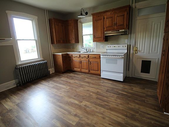 5th image of 107 S Church St