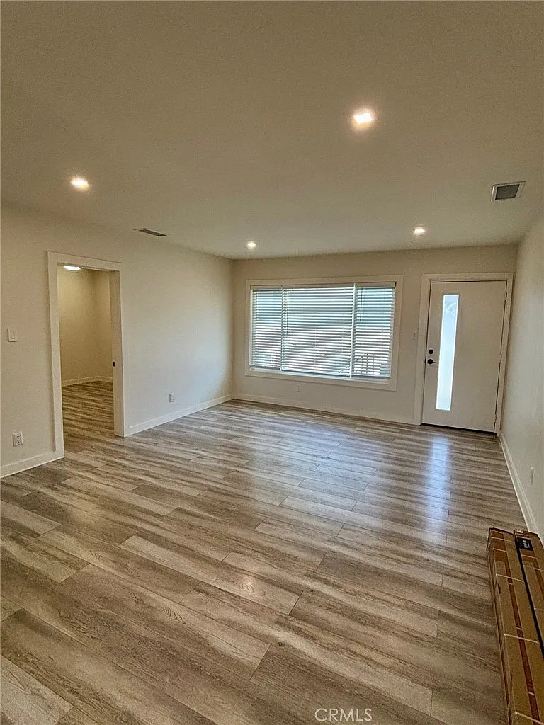 Building Photo - 300 Maryland St #2
