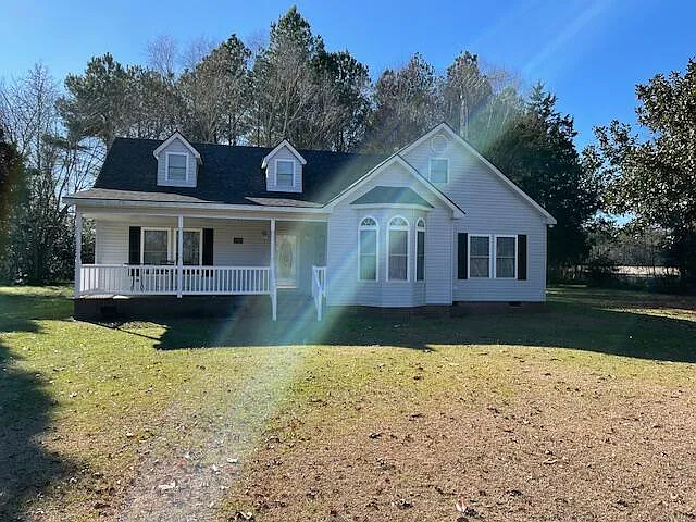 4 bed, 3.0 bath, 2500 sqft, $1,800 — Photo 2