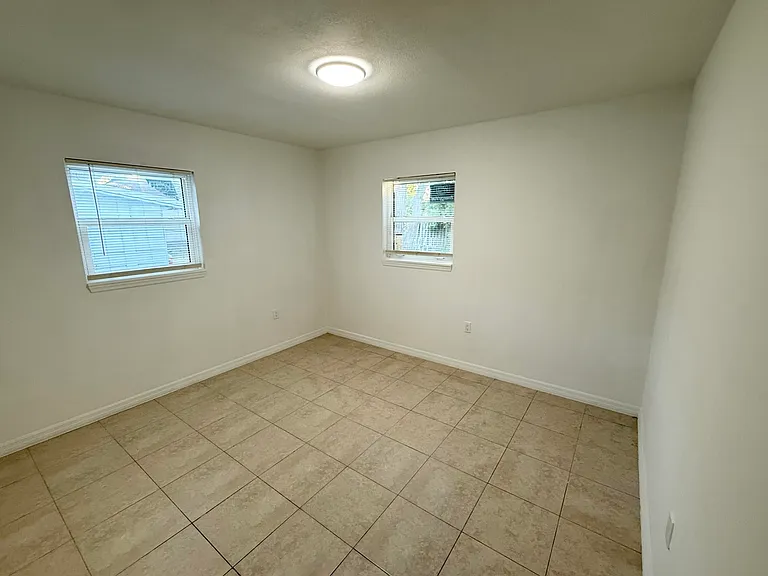912 SE Tarpon Ave — Photo 13
