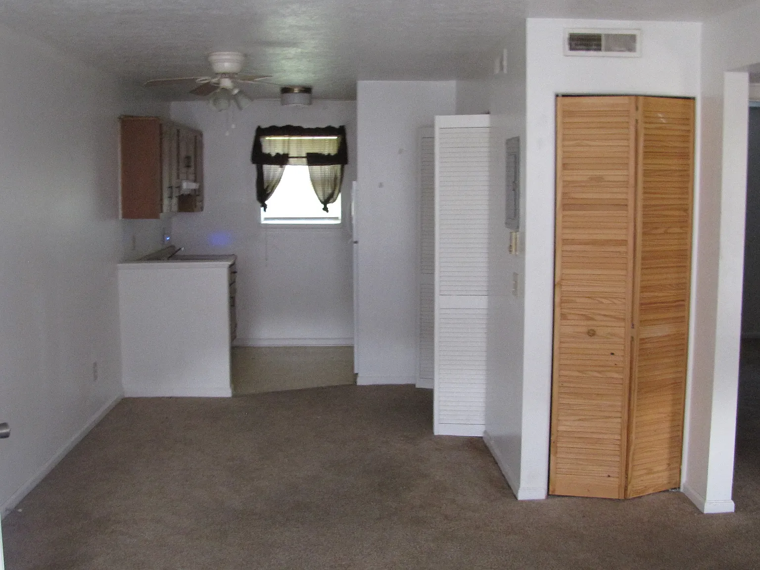 2 bed, 900 sqft, $700 — Photo 3