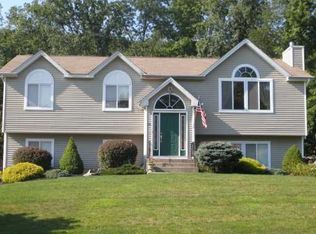 26 Country Holw, Highland Mills, NY 10930