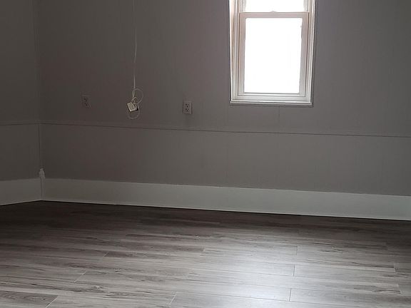 4th image of 414 1/2 W Washington St #2