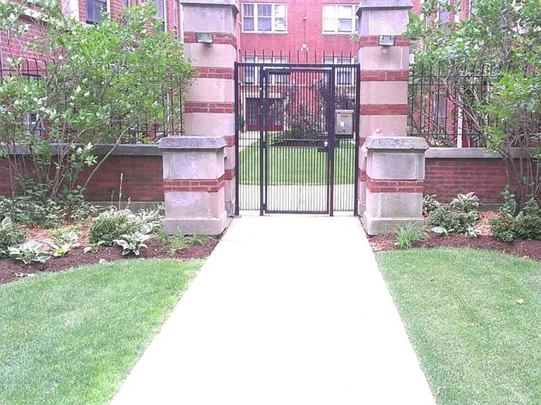 1523 W Lunt Ave #1B — Photo 12