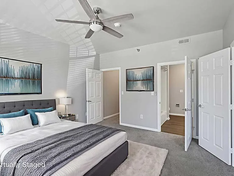 Glendale at the Mansion Apartments — Photo 9
