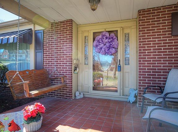 2nd image of 406 Geary Ct