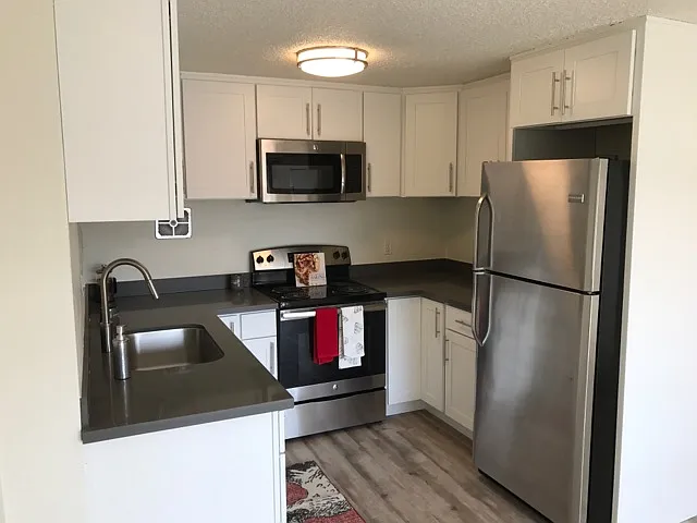 Effortless Living Near the Alaska Junction The Webster Apartments — Photo 18