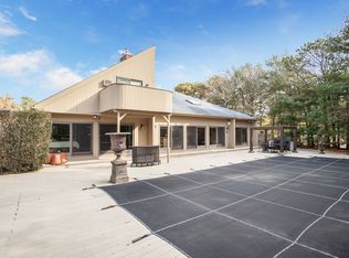 11 Whippoorwill Ln, Quogue, NY 11959