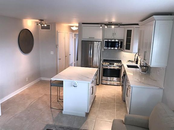 5th image of 3915 S Flagler Dr APT 201