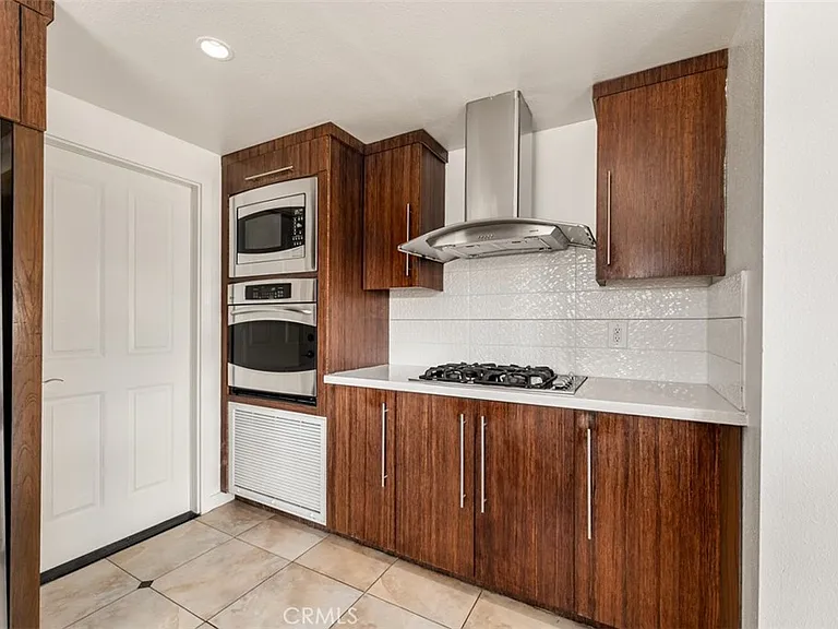 23932 Flores Ave — Photo 7