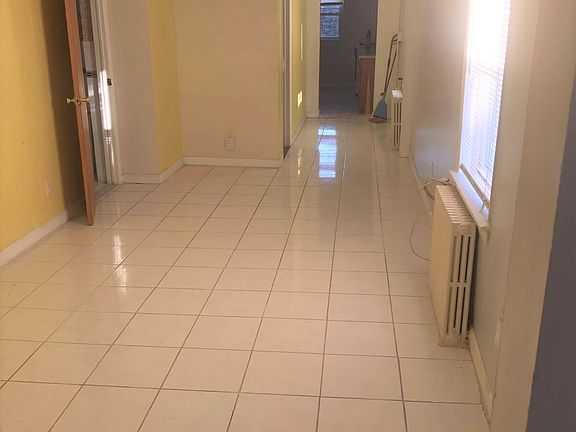 4th image of 33 Kingston Ave