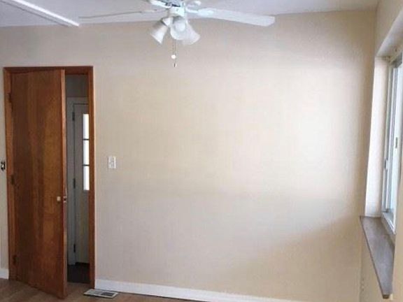 3rd image of 2059 Faywood Ave
