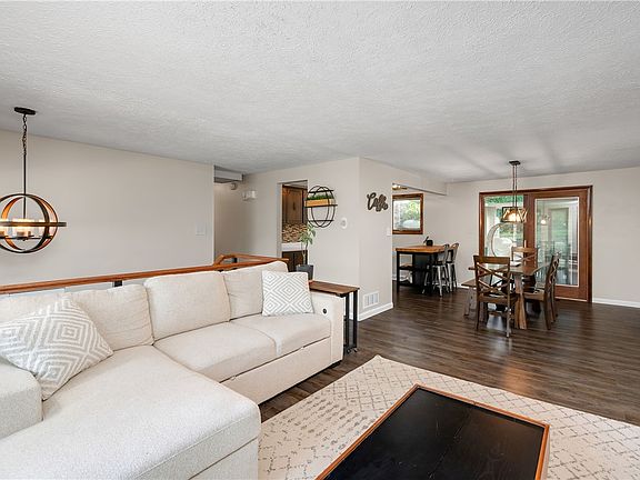 4th image of 4705 Woodlake Dr