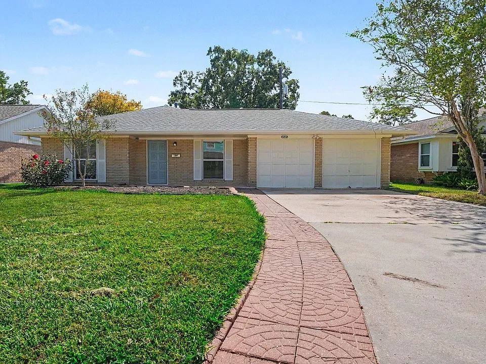 1825 Dolphin Dr