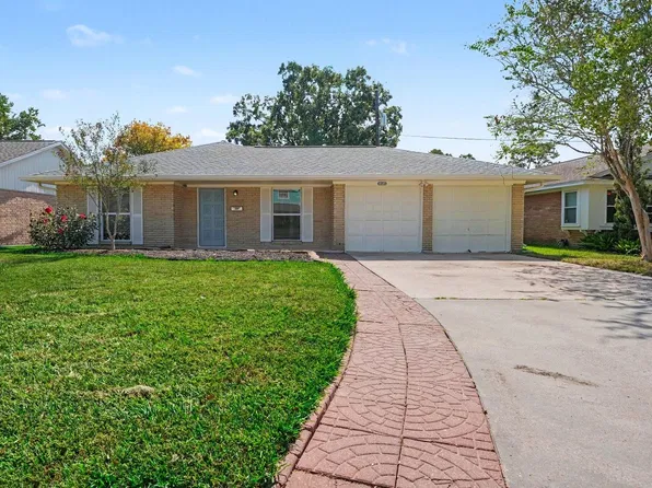 1825 Dolphin Dr, Seabrook, TX 77586