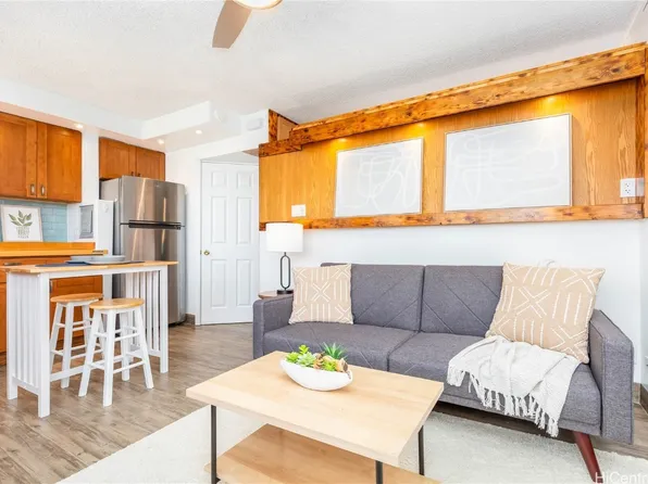 636 Nalanui St APT 202, Honolulu, HI 96817