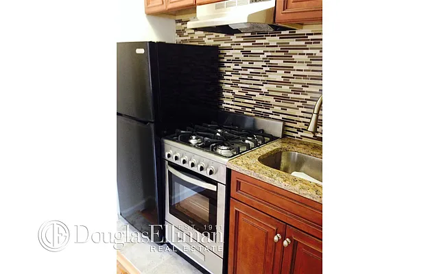 Rented by Douglas Elliman | media 37