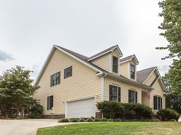 2nd image of 104 Bay Hill Ct