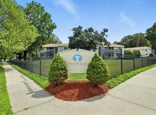 40 Saint Kolbe Dr APT D, Holyoke, MA 01040
