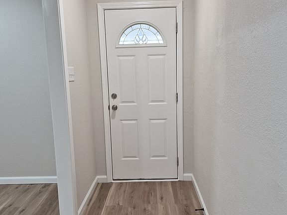 4th image of 189 Hilldale Dr