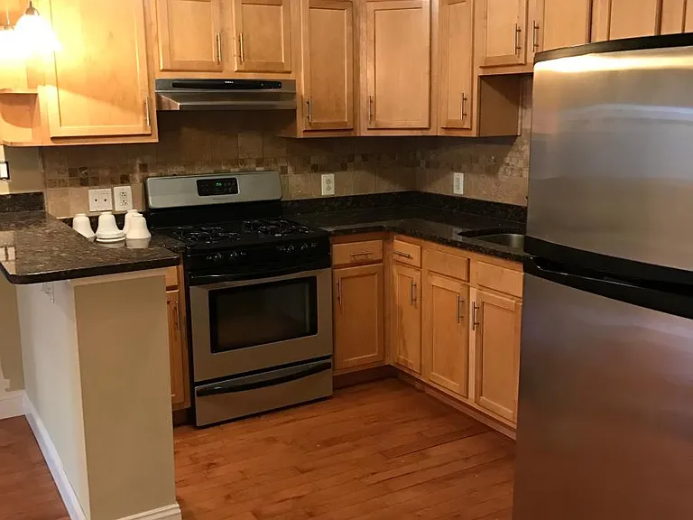 2028 Fairmount Ave #2R — Photo 13