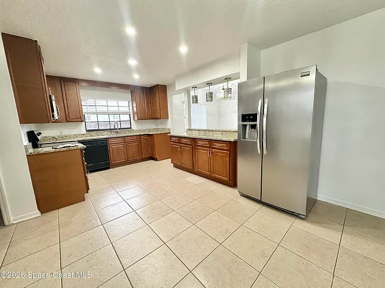 522 Karney Ave NE — Photo 12