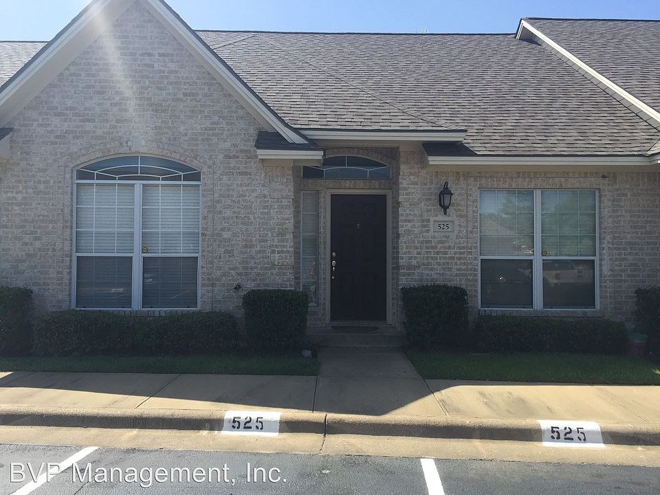 1st image of 205 Navarro Dr