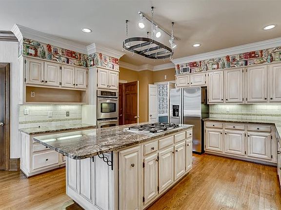 5th image of 2700 Braffington Ct