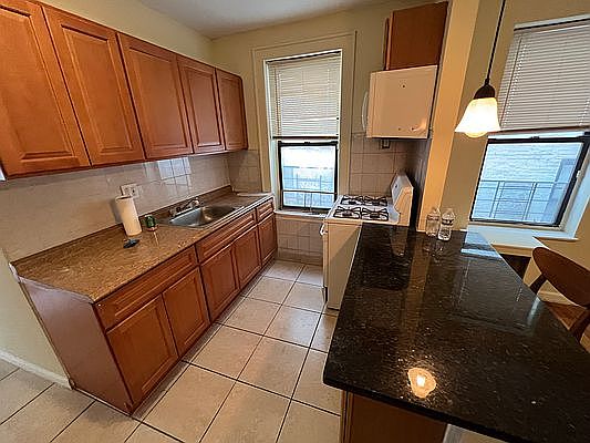 4th image of 2147 27th St APT A3