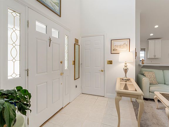 4th image of 139 Southwind Cir