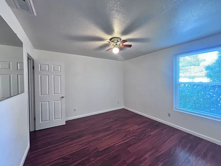 441 Haggin Ave — Photo 9