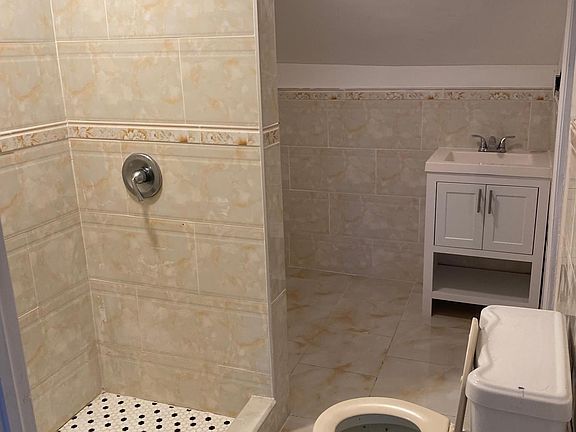 3rd image of 153 Emporia Ave Floor 2