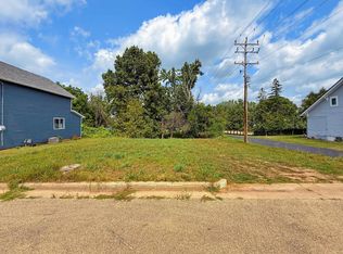 305 E Armstrong St, Gillett, WI 54124
