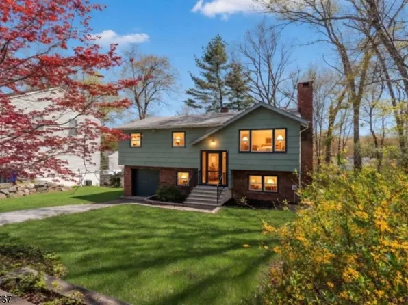 307 Santa Fe Trl, Hopatcong Boro, NJ 07843