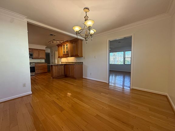 5th image of 317 W Palmyra Dr