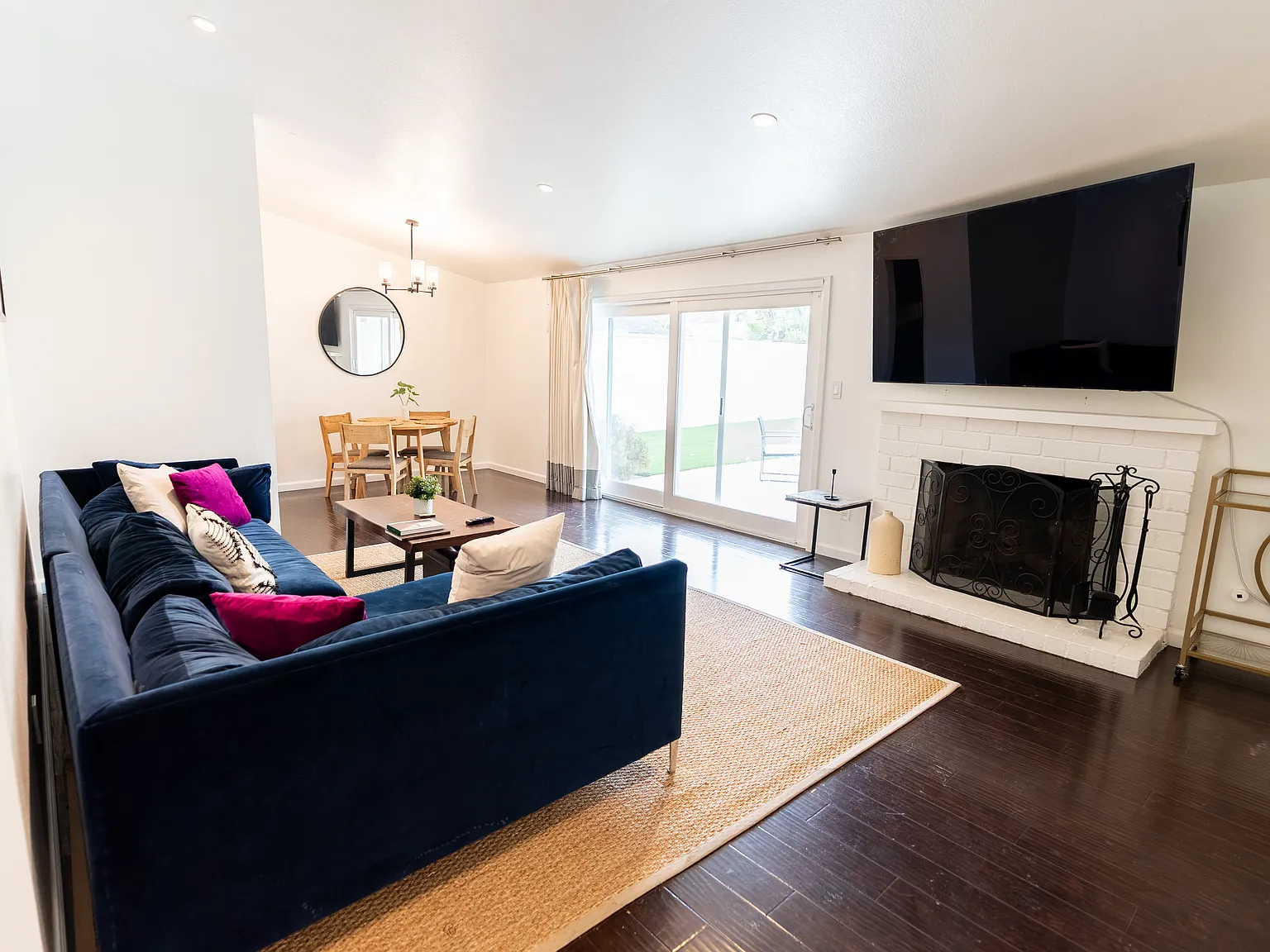 3 bed, 1404 sqft, $4,050 — Photo 2