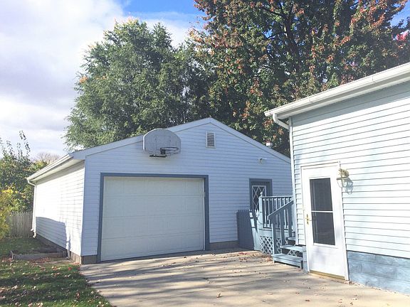 3rd image of 606 S Dean St