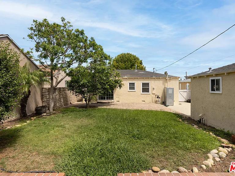 8333 Airlane Ave — Photo 4