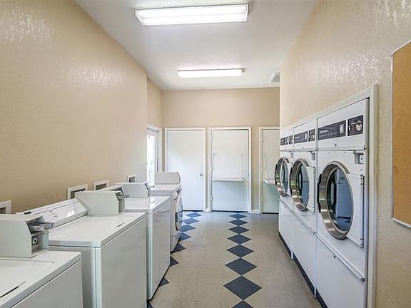 5th image of 100 Laurel Pointe Cir #11577979