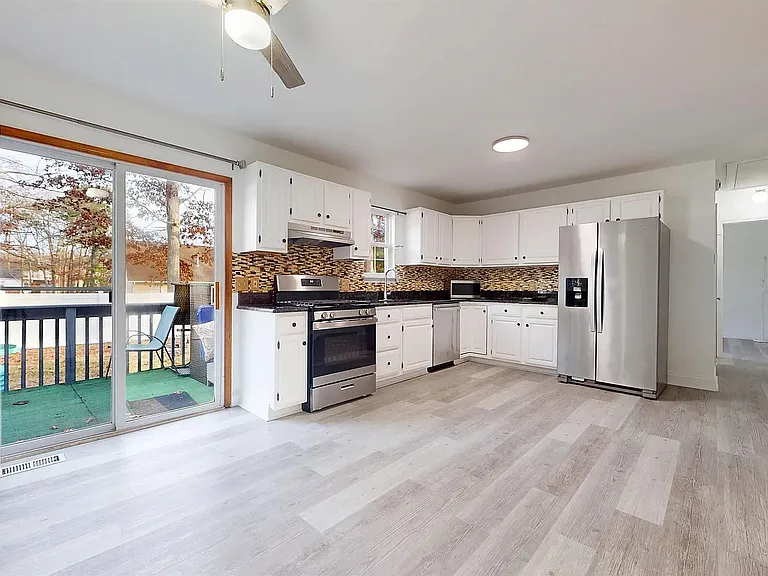 450 Redwood Ave — Photo 13
