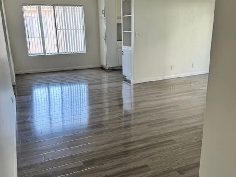 319 S. Clark Drive — Photo 28