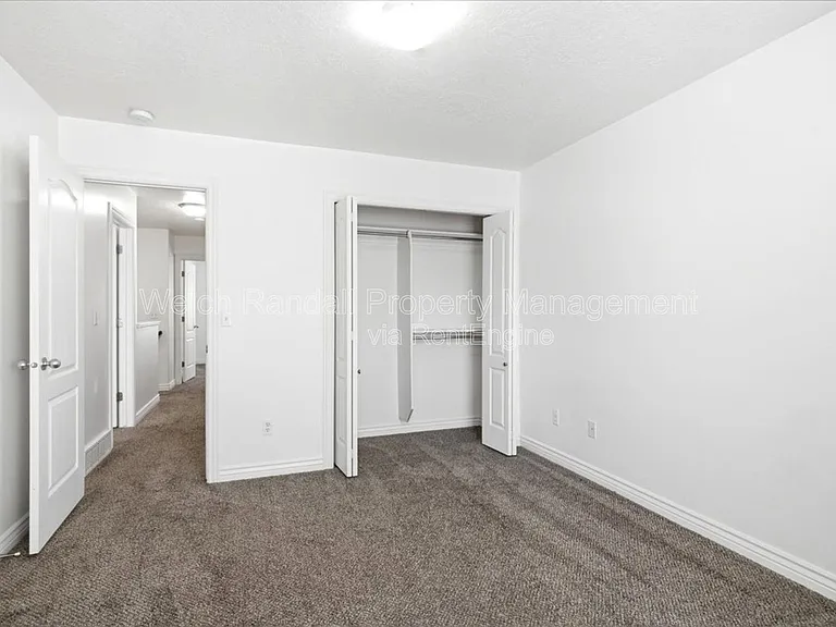 672 E Clearwater Dr N — Photo 20