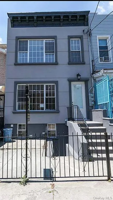 506 Warwick Street — Photo 1