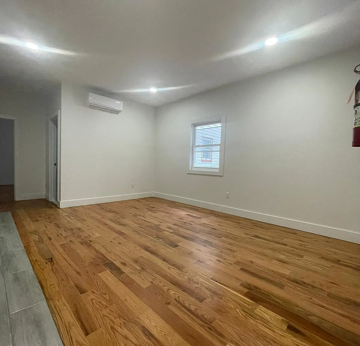3 bed, 1000 sqft, $2,050 — Photo 2