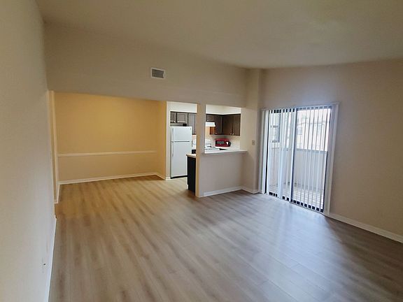 3rd image of 2929 Antique Oaks Cir APT 54