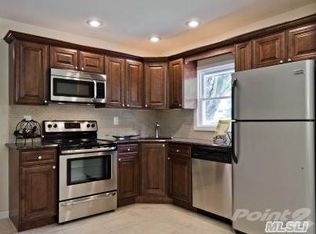 157 Twin Ln N, Wantagh, NY 11793